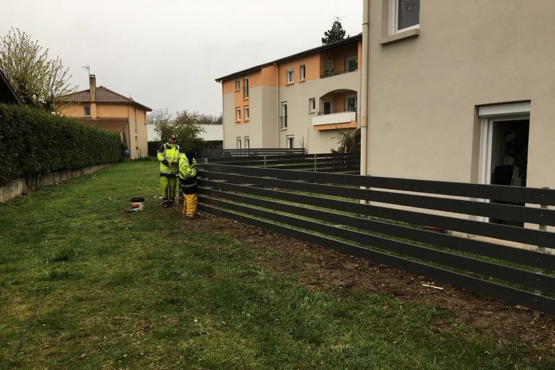 VINAY LA MALENE pose de clôture barrière